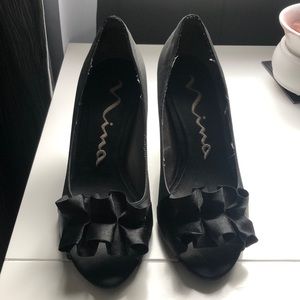 Cute black open toe heels!!